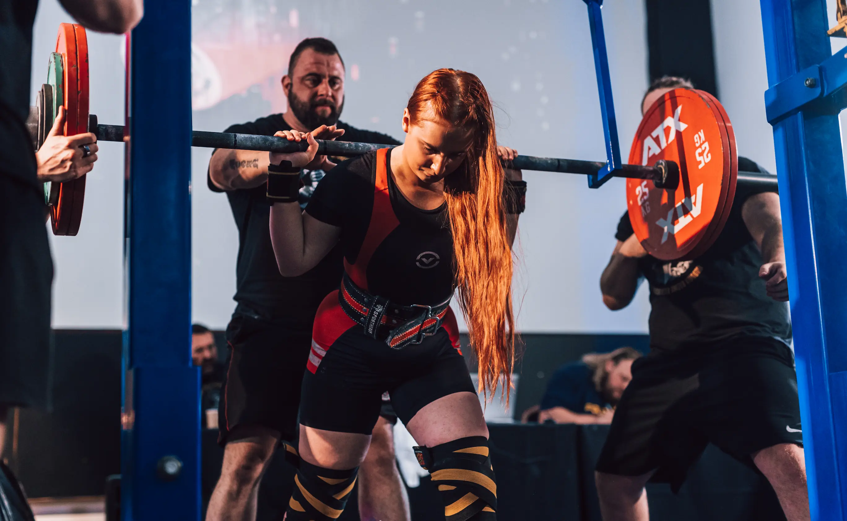 Vilhelmiina Sillanpää kyykkää